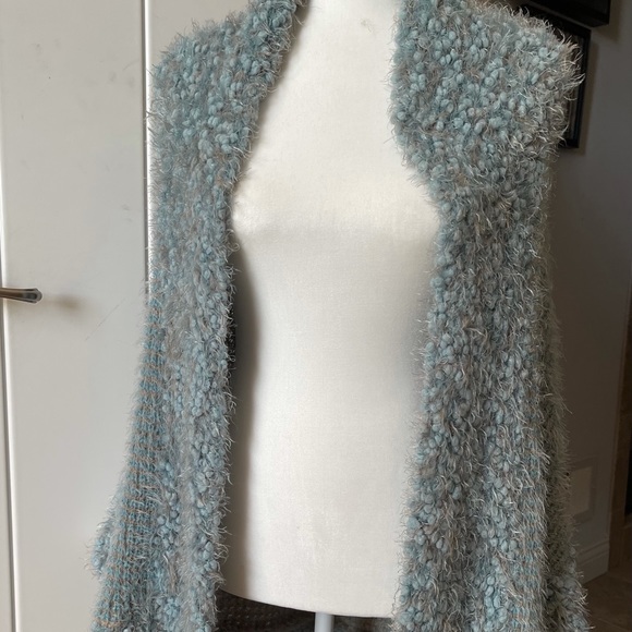 🦋 Luxe Boutique *find* Feather sweater ⭐️ One of a kind! - Picture 5 of 12